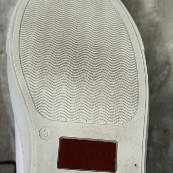 Men’s TED BAKER Kiing white leather trainers- Size 6